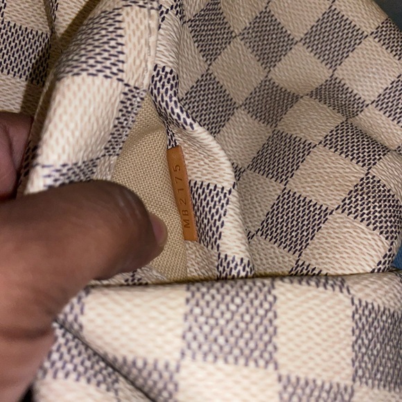 Louis Vuitton Totally MM - Picture 8 of 15